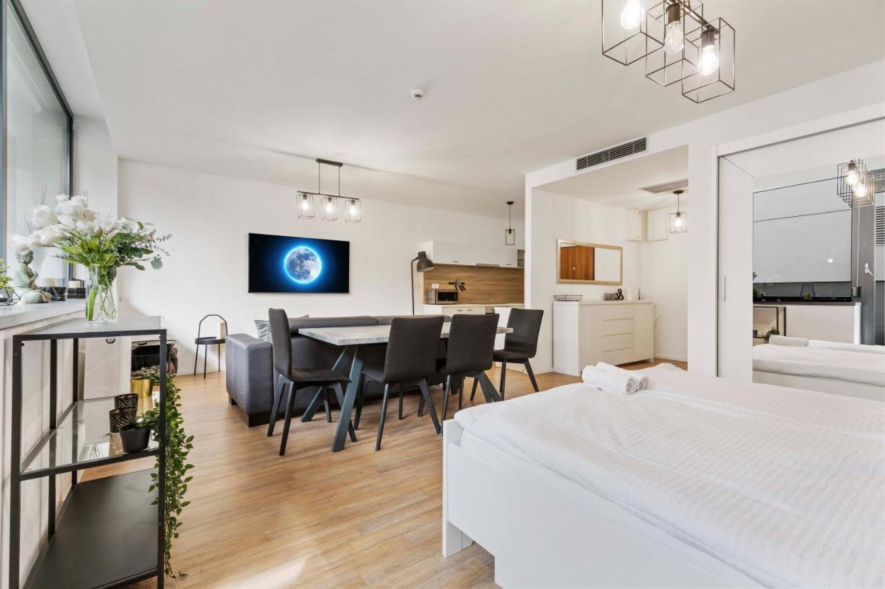 Appartamento Lam Moon - Ac - Terrace Bratislava Esterno foto